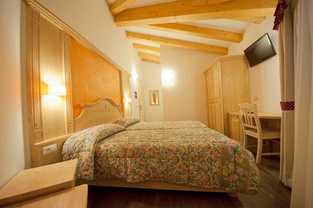 Hotel Niagara Ossana Quarto foto